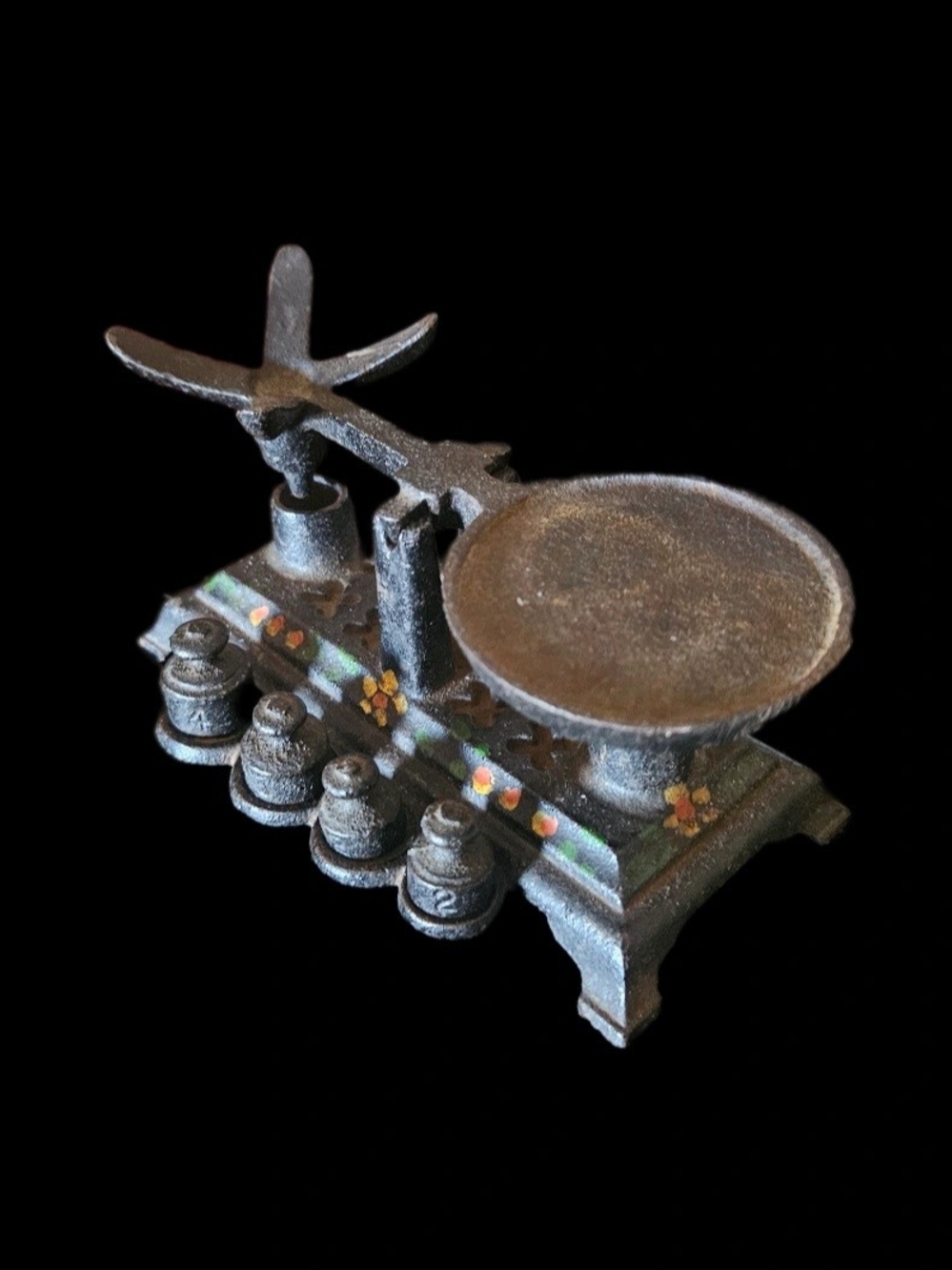 Vintage Miniature Cast Iron Balance Scale with 4 Weights – Hand-Painted Folk Art